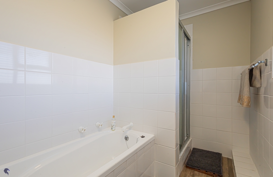 4 Bedroom Property for Sale in Country Club Western Cape